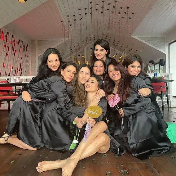 Mouni Roy Bachelor Party : मौनी रॉयची गोव्यात गुप्त बॅचलर पार्टी, मैत्रिणीने शेअर केले खास फोटो