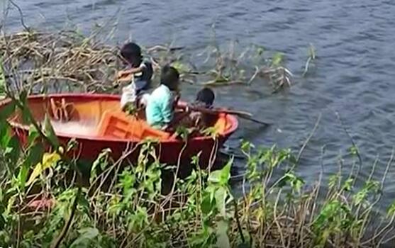 చెరువు లో ఇరుక్కున్న బాలురను రక్షించిన దుండిగల్ మునిసిపల్ సిబ్బంది..