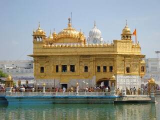 ਦਰਬਾਰ ਸਾਹਿਬ ਵਿਖੇ ਬੇਅਦਬੀ ਦੀ ਕੋਸ਼ਿਸ਼ ਕਰਨ ਵਾਲੇ 'ਤੇ ਵੱਡਾ ਐਕਸ਼ਨ, ਲੋਕਾਂ ਨੇ ਕੁੱਟ-ਕੁੱਟ ਜਾਨੋਂ ਮਾਰਿਆ