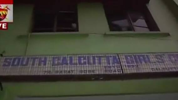 Municipal Election 2021: বালিগঞ্জে সাউথ ক্যালকাটা গার্লস কলেজে চলছে ভোটের প্রস্তুতি। Bangla News