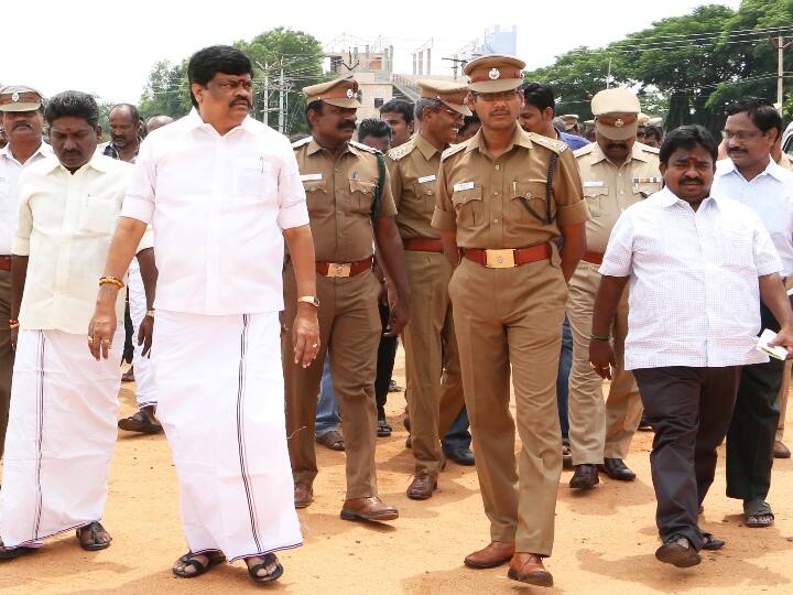 Rajendra Balaji Arrest: மாஜி அமைச்சர் ராஜேந்திரபாலாஜி கைது: கர்நாடகாவில் பதுங்கியிருந்த போது கைதானதாக தகவல்!