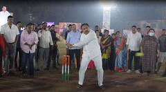 PHOTO : 'ये लगा सिक्सर...!' शाब्दिक फटकेबाजी करणाऱ्या जयंत पाटलांची मैदानातही फटकेबाजी!