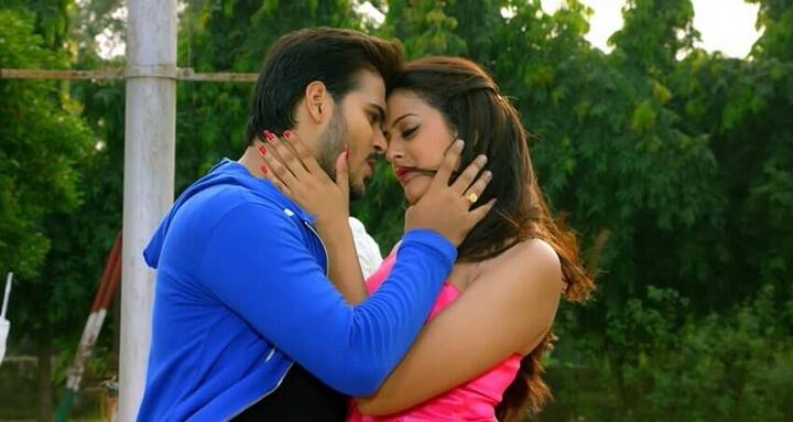 यामिनी सिंह और अरविंद अकेला कल्लू एक के बाद एक कई फिल्मों में साथ दिखे. दोनों की जोड़ी को लोग खूब पसंद कर रहे हैं. रियल लाइफ में भी ये दोनों एक्टर्स बहुत अच्छे दोस्त हैं.