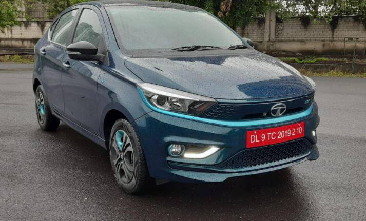 Tata Tigor અને Tata Tiago: Tata Tigor પર 35000 રૂપિયા અને Tata Tiago પર 30,000 રૂપિયાનું ડિસ્કાઉન્ટ આપવામાં આવી રહ્યું છે. જેમાં 10000 રૂપિયાનું કેશ ડિસ્કાઉન્ટ અને 15000 રૂપિયાનું એક્સચેન્જ બેનિફિટ આપવામાં આવી રહ્યું છે. Tata Tigor પર 10000 રૂપિયાનું કૉર્પોરેટ ડિસ્કાઉન્ટ આપવામાં આવી રહ્યું છે અને Tata Tiago પર 5000 રૂપિયાનું કૉર્પોરેટ ડિસ્કાઉન્ટ આપવામાં આવી રહ્યું છે.