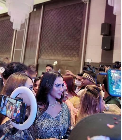 বাংলাদেশের জনপ্রিয় অভিনেত্রী নুসরত ফারিয়া। অভিনয় করেছেন বাংলা ছবিতেও।