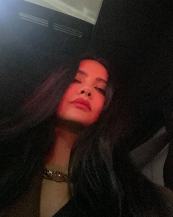 Esha Gupta Latest Photos: ईशा गुप्ता ने इस ब्लेजर लुक से मचा दिया हंमागा, भरे इवेंट में पहुंची थीं इस अंदाज में