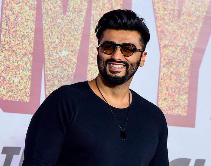 Arjun Kapoor and Arpita Khan: एक्टर बनने से पहले, अर्जुन कपूर, सलमान खान की बहन अर्पिता खान को डेट कर रहे थे. लेकिन कुछ साल पहले दोनों का ब्रेकअप हो गया. अब एक्टर मलाइका अरोड़ा के साथ रिलेशनशिप में हैं.