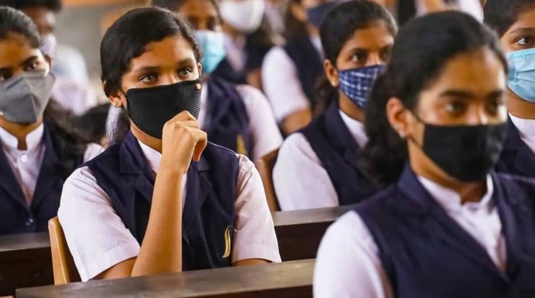Chandigarh Administration advances winter vacation as 3 students test positive કોરોનાના વધતા કેસને કારણે ભારતના આ શહેરમાં તમામ સ્કૂલો બંધ કરવાનો આદેશ