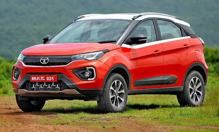 Tata Nexon: ટાટા નેક્સન પર 25000 રૂપિયા સુધીની ઓફર આપવામાં આવી રહી છે. આમાં રૂ. 15,000નો એક્સચેન્જ લાભ અને રૂ. 10,000નું કોર્પોરેટ ડિસ્કાઉન્ટ સામેલ છે. આ ઉપરાંત, Tata Nexon EV XZ+ Lux ટ્રીમ પર રૂ. 15000નો એક્સચેન્જ લાભ આપવામાં આવી રહ્યો છે અને XZ+ વેરિએન્ટ પર રૂ. 10000નો એક્સચેન્જ લાભ આપવામાં આવી રહ્યો છે.