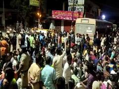 திருப்பூர்: 4 வயது குழந்தை பாலியல் வன்கொடுமை: சாலை மறியல், பேருந்து கண்ணாடி உடைப்பு!