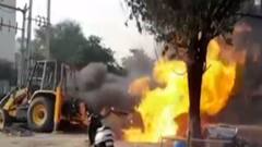 ગાંધીનગરઃ દહેગામ-બાયડ રોડ પર ગેસની લાઈન તૂટતા લાગી આગ, જુઓ ગુજરાતી ન્યૂઝ