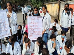 Chhattisgarh News: फिजियोथेरिपी कॉलेज के छात्रों ने खून से लिखा स्वास्थ्य मंत्री को पत्र, जानिए क्या है उनकी मांग