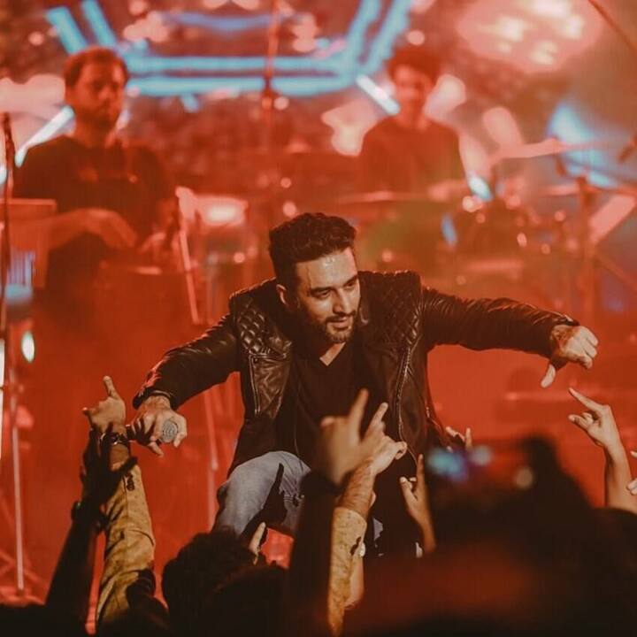 संगीत की दुनिया में विशाल और शेखर की जोड़ी फेमस है. इस जोड़ी के शेखर साल 1997 में जी टीवी के सिंगिंग रियलिटी शो सारेगामापा में नजर आए. वह शो वह जीत नहीं पाए थे लेकिन भविष्य में खूब नाम कमाया.