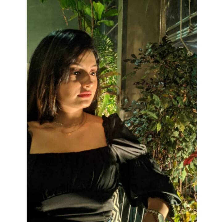 ఎన్నెన్నో జన్మల బంధం సీరియల్ లో వేద అనే పాత్ర లో నటిస్తున్న హీరోయిన్ అసలు పేరు డెబి జాన్ మొదక్. డెబి జాన్ మొదక్ మార్చ్ 20 న 1996 వ సంవత్సరం వెస్ట్ బెంగాల్ లో ని  కోల్ కతాలో పుట్టింది. ఈమె తండ్రి పేరు మొదక్, తల్లి పేరు అపూర్వ.