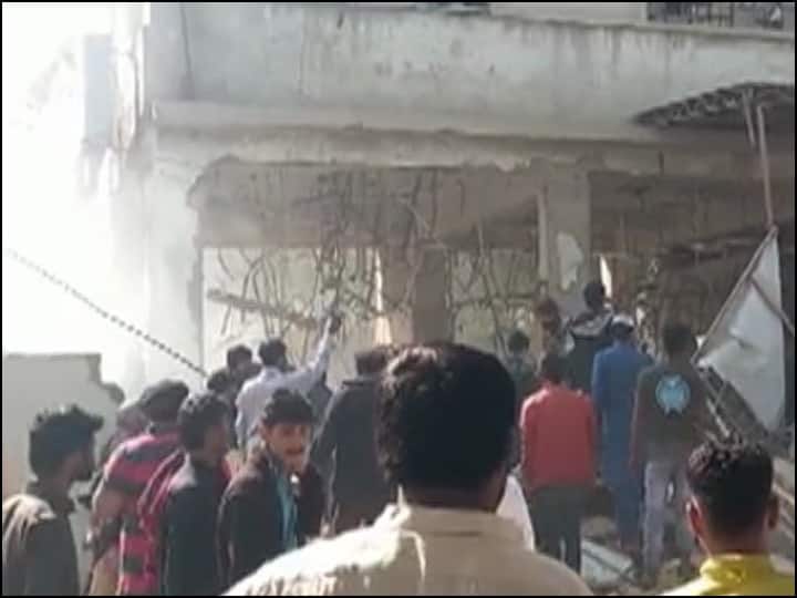 Karachi Blast: पाकिस्तान के कराची में बड़ा विस्फोट, 10 लोगों की मौत, घायलों में चार की हालत गंभीर