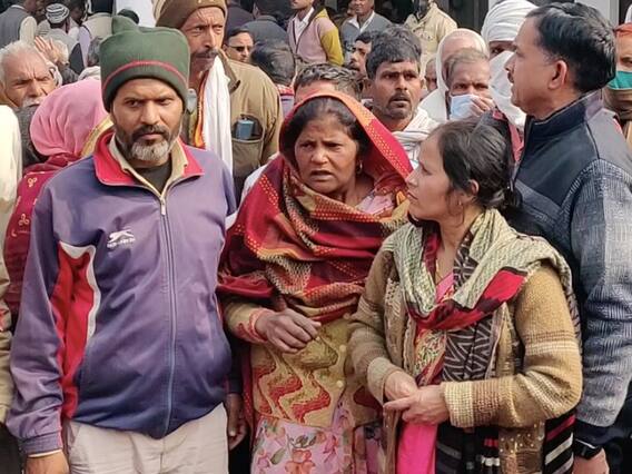 Farrukhabad News: फर्रुखाबाद में कलेक्टर ऑफिस पर ग्रामीणों का प्रदर्शन, भूमाफिया की दहशत में युवक की मौत का आरोप Farrukhabad News: फर्रुखाबाद में कलेक्टर ऑफिस पर ग्रामीणों का प्रदर्शन, भूमाफिया की दहशत में युवक की मौत का आरोप