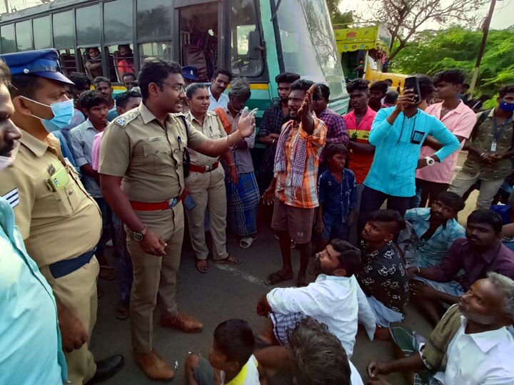 தஞ்சை மாநகராட்சியை கண்டித்து சாலை மறியல் - பாதாள சாக்கடைகளை  பராமரிக்கவில்லை என புகார்