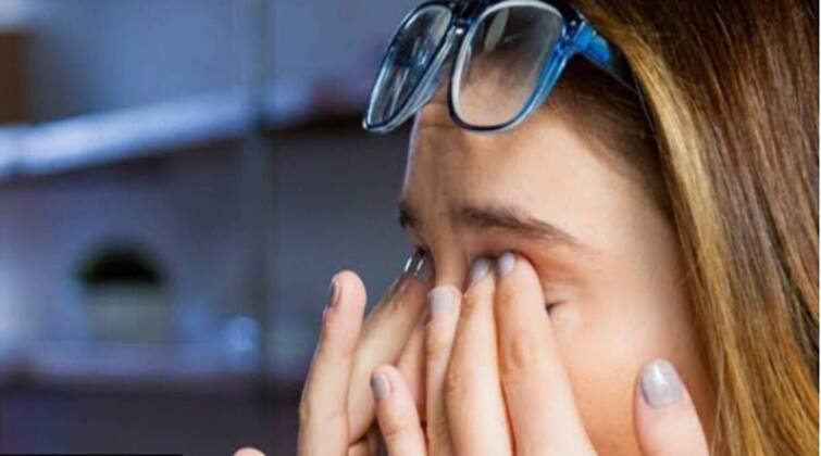 Swelling on eyes after waking up in morning can be symptom of fatty liver સવારે ઉઠ્યાં બાદ આંખો પર આવી જાય છે સોજા? તો સાવધાન આ બીમારીના  હોઇ શકે છે સંકેત