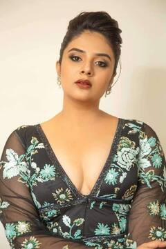 பம்பர பம்பரக்கண்ணாலே லே லே லே... நடிகை ஸ்ரீமுகி லேட்டஸ்ட் ஹாட் போட்டோஸ்..!