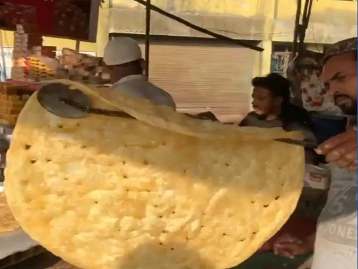 OMG... ਇੰਨਾ ਵੱਡਾ ਹਲਵਾ ਪਰਾਠਾ, ਇਕੱਲੇ ਨਹੀਂ ਖਾ ਪਾਓਗੇ! ਦੇਖੋ ਵੀਡੀਓ