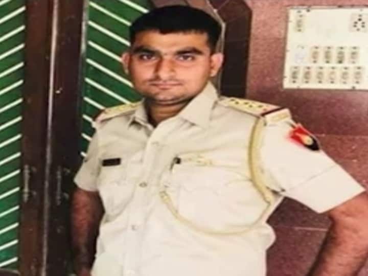 Rajasthan News: दहेज में एक रुपया न लेने वाला आबकारी इंस्पेक्टर 2 लाख रुपये की घूस लेते हुआ गिरफ्तार, एसीबी ने की कार्रवाई Rajasthan News Excise Inspector caught red handed taking bribe ANN Rajasthan News: दहेज में एक रुपया न लेने वाला आबकारी इंस्पेक्टर 2 लाख रुपये की घूस लेते हुआ गिरफ्तार, एसीबी ने की कार्रवाई