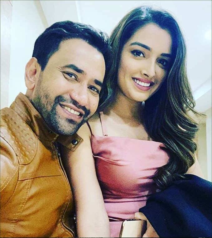 भोजपुरी सिनेमा में दिनेश लाल यादव और आम्रपाली दुबे की जोड़ी को खूब प्यार मिला है. निरहुआ के नाम से फेमस दिनेश लाल यादव ने आम्रपाली के साथ कई सुपरहिट फिल्में दी हैं. इनमें निरहुआ हिंदुस्तानी, बॉर्डर और जय वीरू जैसी दर्जनों फिल्में शामिल हैं.