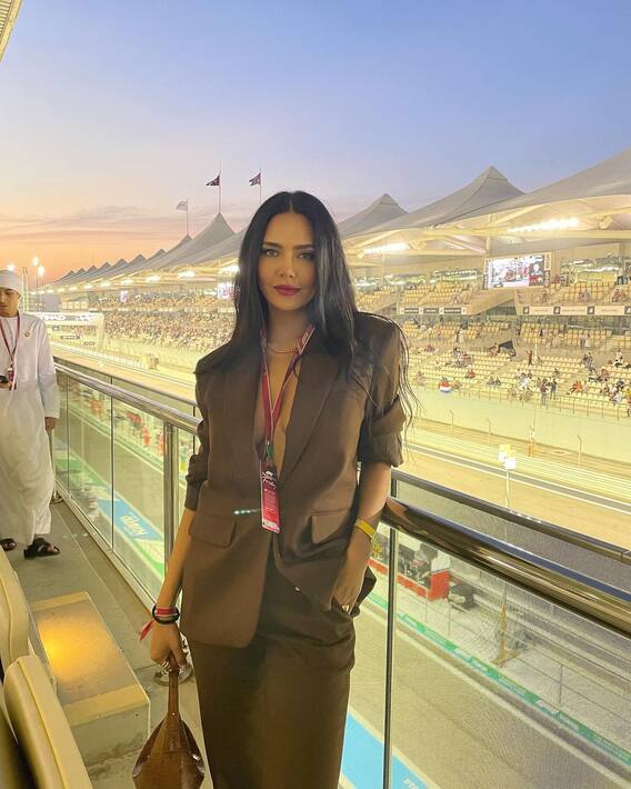 Esha Gupta Latest Photos: ईशा गुप्ता ने इस ब्लेजर लुक से मचा दिया हंमागा, भरे इवेंट में पहुंची थीं इस अंदाज में
