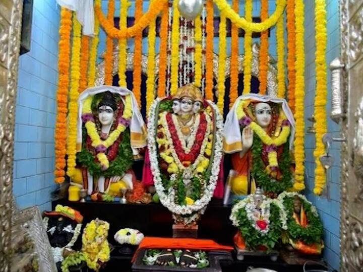 Datta Jayanti 2021 Maharashtra Akkalkot swami samarth narsobachi wadi mandir devotee Datta Jayanti 2021 : राज्यभर श्रीपाद वल्लभ दिगंबराचा जयघोष! दत्तजयंतीनिमित्त नरसोबाची वाडी, अक्कलकोटसह प्रमुख मंदिरात गर्दी