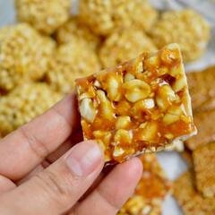 Winter Food: શિયાળમાં ગોળની ચિક્કી ખાવાના છે અદભૂત ફાયદા, સ્કિનને ગ્લોઇંગ કરવાની સાથે આ સમસ્યામાં છે અકસીર