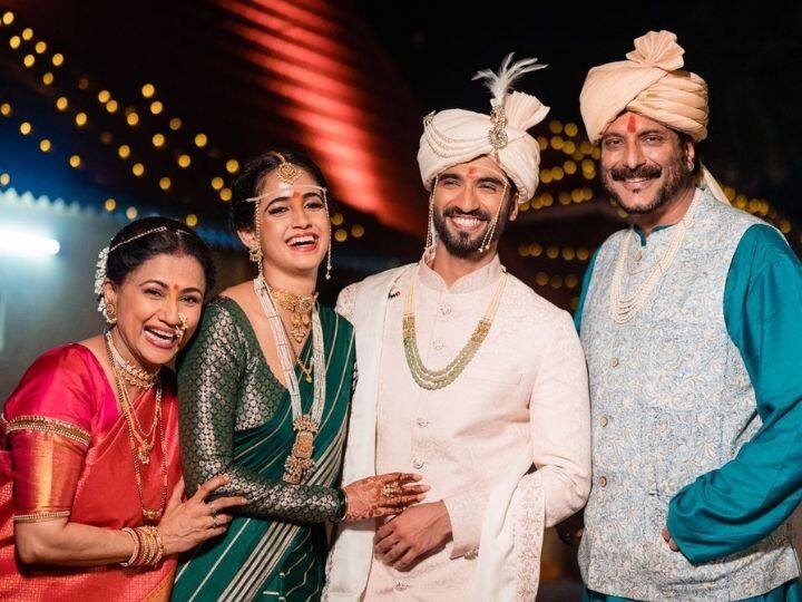 Milind Gunaji Son Abhishek Gunaji tie the knot with Radha Patil Milind Gunaji Son Abhishek Gunaji : मिलिंद गुणाजी यांच्या मुलगा अभिषेक अडकला लग्नबंधनात ; मालवणच्या मंदिरात पार पडला  विवाहसोहळा