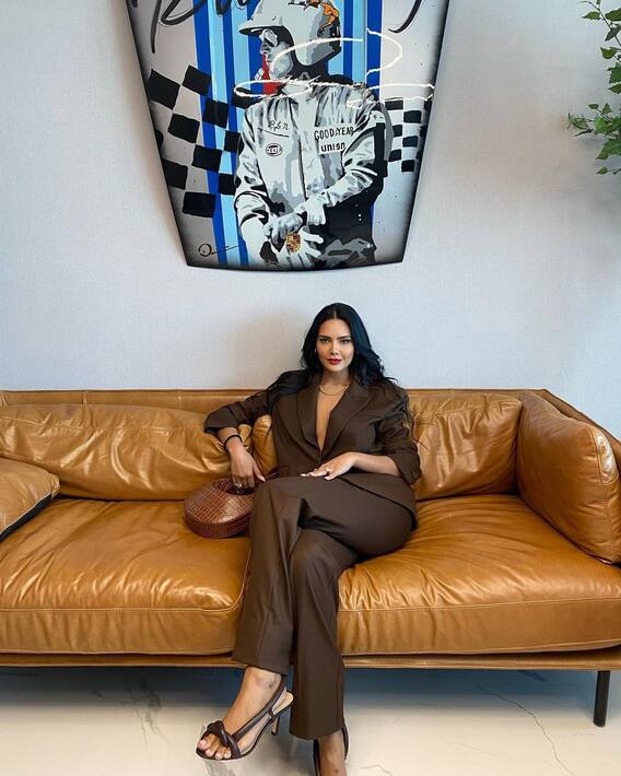Esha Gupta Latest Photos: ईशा गुप्ता ने इस ब्लेजर लुक से मचा दिया हंमागा, भरे इवेंट में पहुंची थीं इस अंदाज में