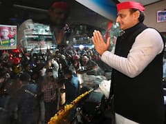 Akhilesh Yadav के करीबियों पर IT का छापा.. कहीं इसका कनेक्शन यूपी चुनाव से तो नहीं? | UP Election