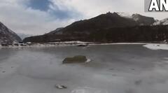 Photos: હિમવર્ષા બાદ જામી ગયું આ જાણીતું તળાવ, લોકો જોવા મળ્યા ચાલતાં