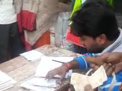 Gonda News: गोंडा में राशन कोटेदार का लाभार्थियों को गाली देना पड़ा महंगा, प्रशासन ने की ये कार्रवाई