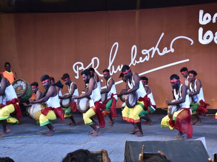 மார்கழியில் மக்களிசை என்ற தலைப்பில் மதுரை காந்தி அருங்காட்சியகத்தில் நடைபெற்ற இசை நிகழ்ச்சியில் 100க்கும் மேற்பட்ட தாரை தப்பட்டை, மேளம் மற்றும் கரகாட்டம், ஒப்பாரி, பாடகர்கள் கலந்துகொண்டு மேடையில் தங்களது திறமைகளை வெளிப்படுத்தினர்.