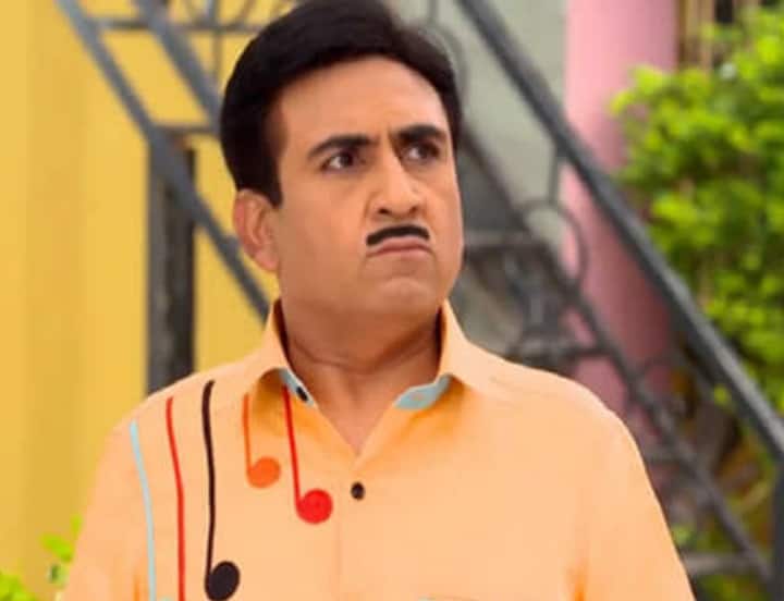 दिलीप जोशी (Dilip Joshi) ने वैसे तो बहुत काम किया, लेकिन उन्हें असल पहचान मिली तारक मेहता शो में निभाए गए जेठालाल के किरदार से. इस शो में उनका अंदाज और डायलॉग डिलीवरी ने सबको उनका फैन बना दिया है. लोग उनकी बात पर मुस्कुराए बिना नहीं रह पाते.