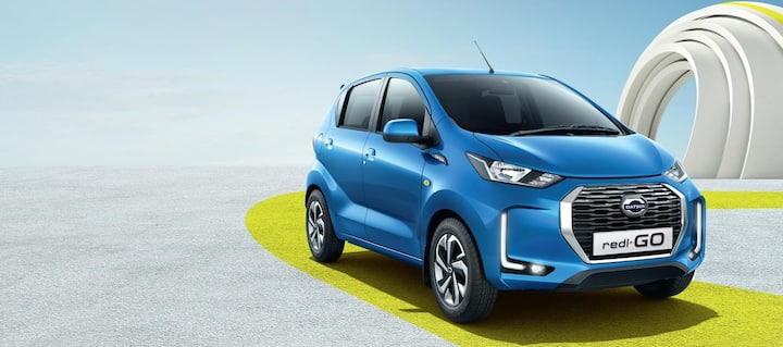 Datsun redi-GO कंपनी की सबसे सस्ती कार है. इसमें 799 सीसी का पेटोल इंजन दिया गया है. कंपनी का दावा है कि यह एक लीटर पेट्रोल में 20.71 किलोमीटर तक जा सकती है. इसकी दिल्ली में एक्स शोरूम शुरूआती कीतम 3.97 लाख रुपये है.