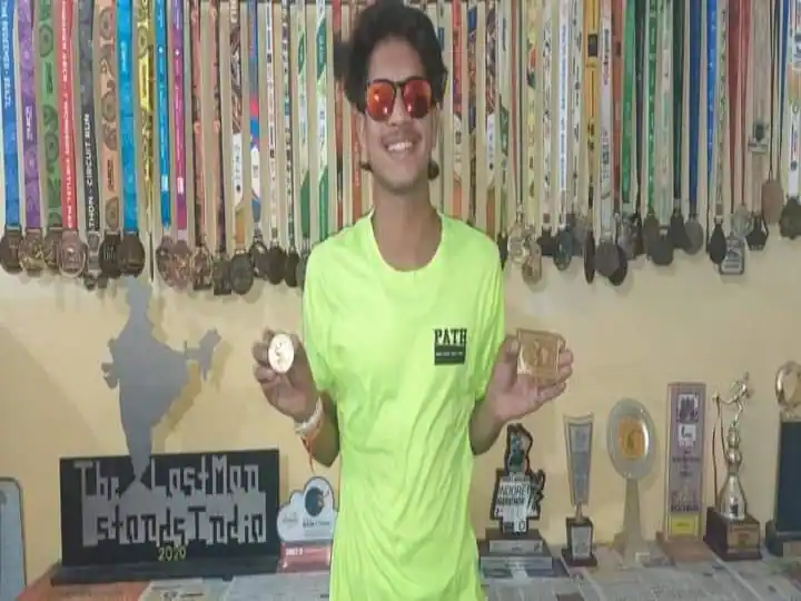 41 घंटे में 274 किमी दौड़ का रिकॉर्ड बनाने वाले Kartik Joshi की कहानी काफी प्रेरक, जूतों से खास लगाव