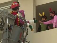 Peru Christmas Cheer: अनोखे अंदाज में सांता ने कोरोना संक्रमित बच्चों को बांटे गिफ्ट, क्रेन के जरिए ऐसे बांटे गिफ्ट