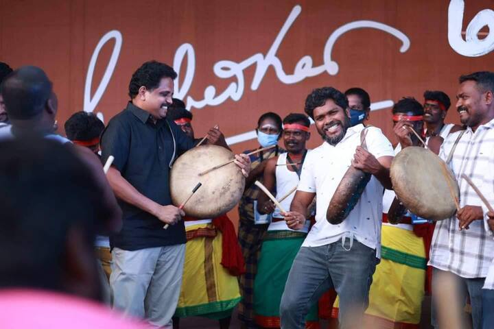 மதுரையில் நேற்று தொடங்கிய மார்கழியில்மக்களிசை நிகழ்ச்சியில் சு.வெங்கடேசன் எம்.பி, இயக்குனர் பா.இரஞ்சித்,எழுத்தாளர் ஸ்டாலின் ராஜாங்கம்,சமூக செயற்பாட்டாளர் எவிடன்ஸ் கதிர் ஆகியோர் கலந்து கொண்டனர்.