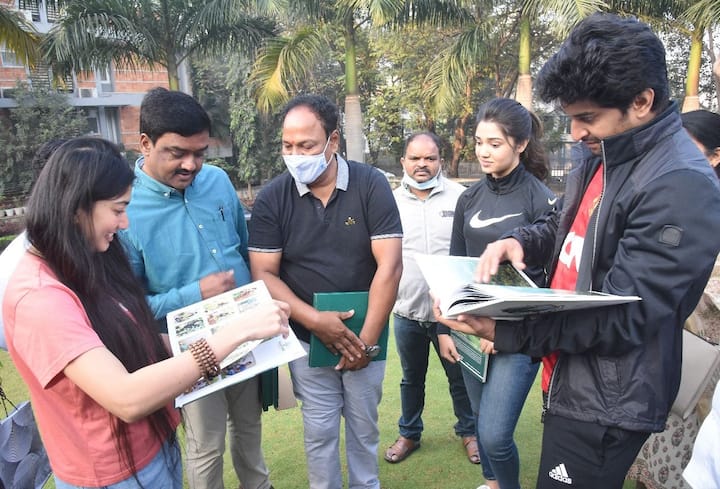 ఎంపీ సంతోష్ కుమార్ గ్రీన్ ఇండియా ఛాలెంజ్‌ను ఉద్యమంలా ముందుకు తీసుకువెళుతున్నారని అన్నారు. సినిమా ఇండస్ట్రీ, రాజకీయ నాయకులు, పలు రంగాల సెలబ్రిటీలు తమ వంతుగా ఈ మహోద్యమంలో తమ వంతుగా పాల్గొంటున్నారు
