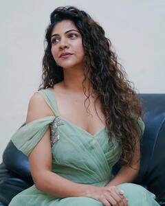 Actress madona sebastian : மாடர்ன் உடையில் மின்னிய மடோனா செபாஸ்டியன்... அசத்தல் க்ளிக்ஸ்!