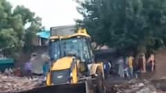 CM Yogi Vs Akhilesh: UP की लड़ाई...फुल ऑन बुलडोजर पर आई ! | Mudde Ki Baat