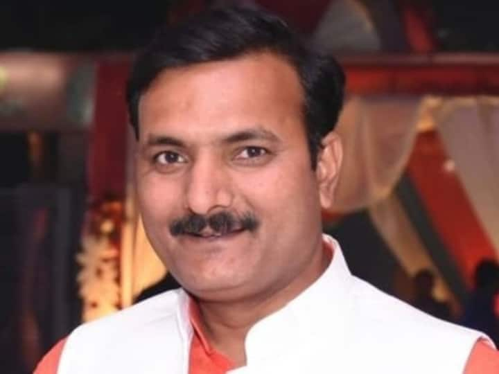 Satish Dwivedi Uttar Pradesh minister On Income Tax department raids Akhilesh yadav said conduct raids  basis of facts inputs ANN IT Raid On SP Leaders: सपा नेताओं पर आयकर छापेमारी पर बोले मंत्री-हिसाब किताब ठीक हो तो परेशान नहीं होना चाहिए