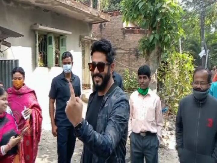 এদিন ভোট দিতেব আসেন তৃণমূল বিধায়ক ও অভিনেতা রাজ চক্রবর্তী। তিনি বলেন, 