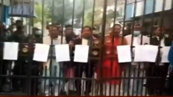 KMC Election 2021: MLA হোস্টেলের গেটে তালা, ভিতরে আটকে ৮ BJP বিধায়ক| Bangla News