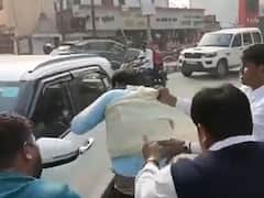 Bilaspur News: छत्तीसगढ़ में जातिगत टिप्पणी पर भड़के युवक, मैनेजर की सरेआम कर दी धुनाई