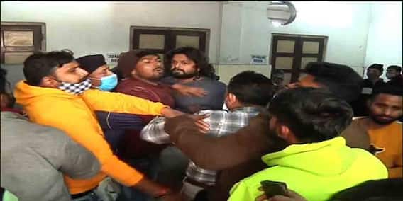 KMC Election 2021: ব্রেবোর্ন রোডে জৈন স্কুলে বুথের মধ্যে হাতাহাতি, এলাকায় র‍্যাফ, গ্রেফতার দুই| Bangla News