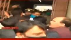 KMC Election 2021: বড়বাজারে বুথে অশান্তি, ভাঙা হল ইভিএম । Bangla News