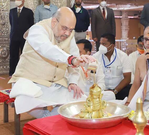 अमित शाहांनी घेतलं दगडूशेठ गणपतीचं दर्शन
